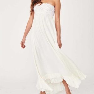 FP ONE
ADELLA SMOCKED STRAPLESS MAXI DRESS